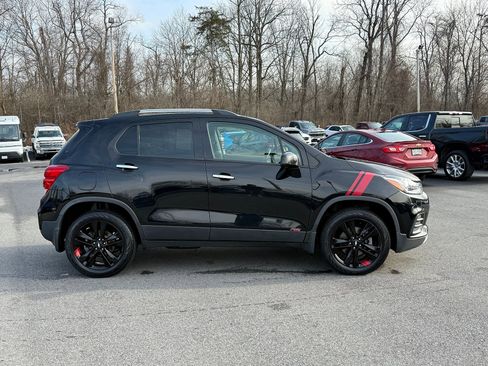 Used 2020 Chevrolet Trax LT w/ Sun & Sound Package image 7