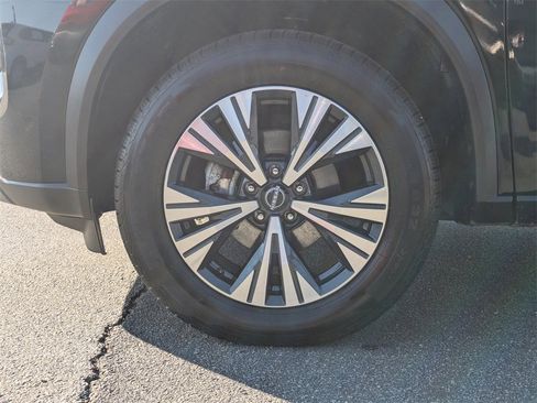 Used 2023 Nissan Rogue SV image 10