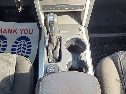 Used 2015 Ford Explorer XLT image 18