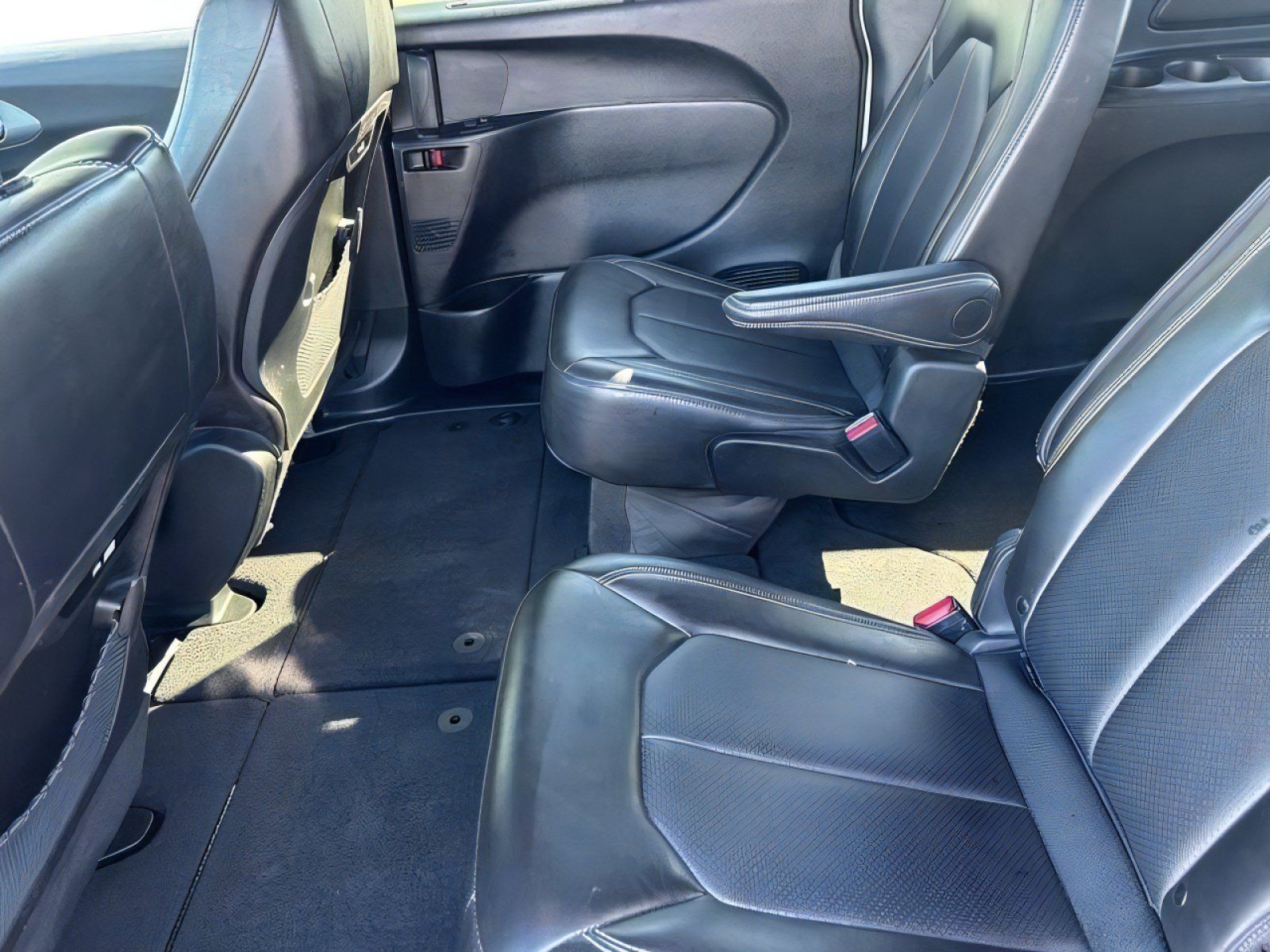Used 2025 Chrysler Pacifica Select FWD image 27