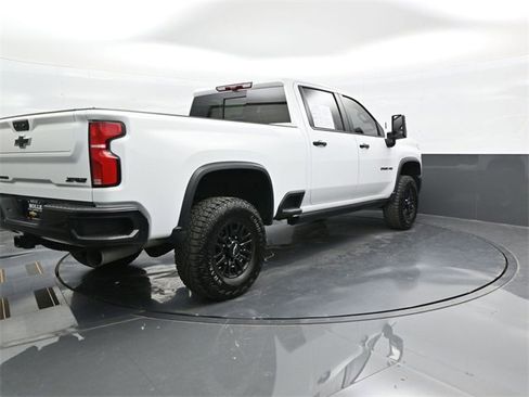 Used 2024 Chevrolet Silverado 2500 ZR2 w/ Technology Package image 6