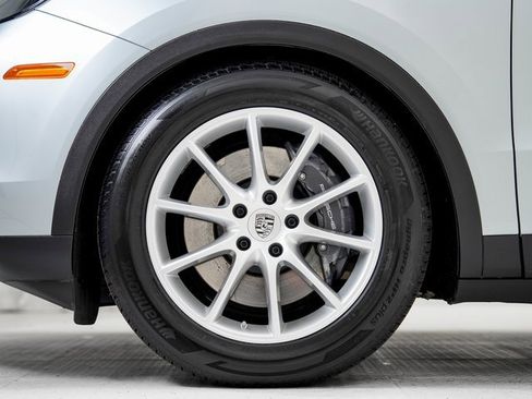 Used 2024 Porsche Cayenne image 32