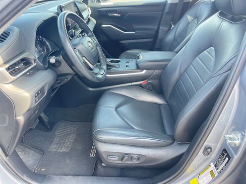Used 2023 Toyota Highlander XLE image 10