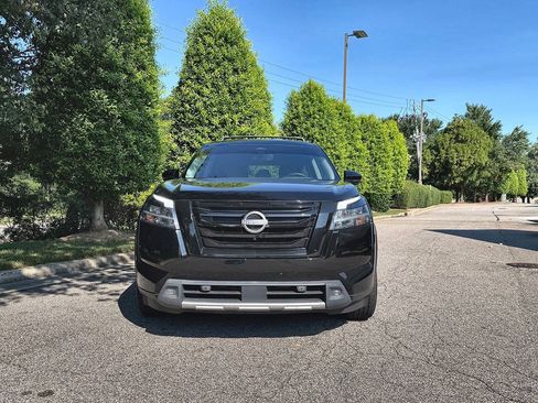 Used 2022 Nissan Pathfinder SL FWD image 3