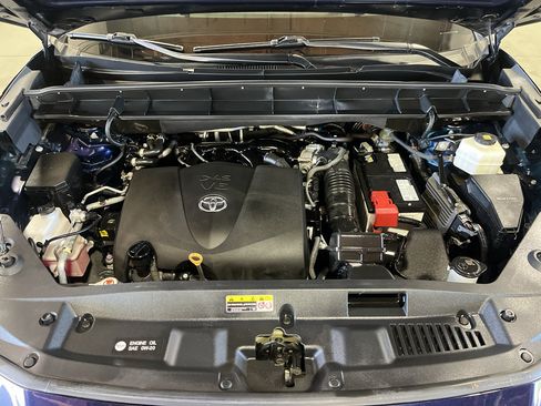 Used 2022 Toyota Highlander Platinum AWD/4WD image 23