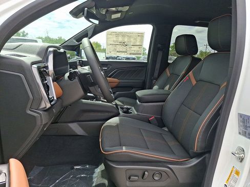 New 2025 GMC Canyon AT4 w/ Nightfall Edition image 36