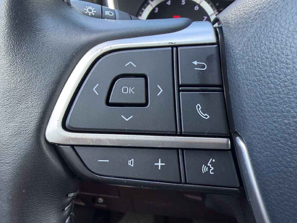 Used 2022 Toyota Highlander XLE FWD image 18
