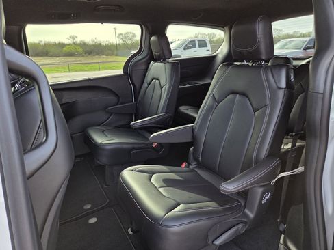 New 2026 Chrysler Voyager LX FWD image 22