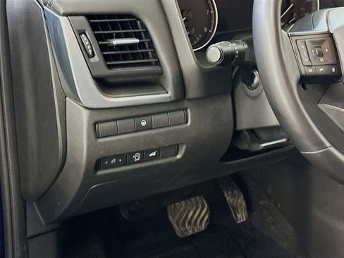 Used 2025 Nissan Rogue SV image 17