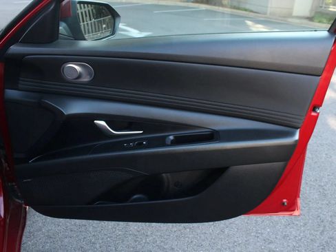 Used 2025 Hyundai Elantra SEL FWD image 24