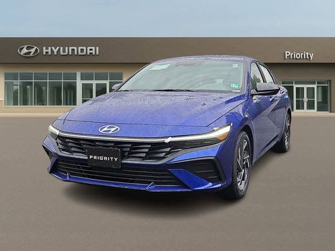 Used 2025 Hyundai Elantra Sport FWD image 1