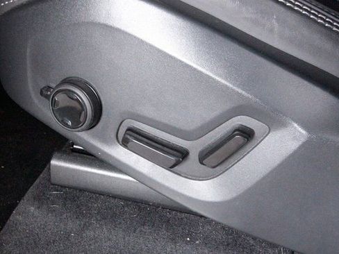 Used 2023 Volvo XC90 T8 Ultimate w/ Protection Package Premier image 14