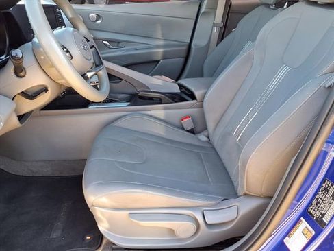 Used 2023 Hyundai Elantra SEL w/ Winter Weather Package FWD image 8
