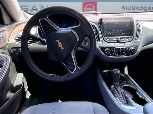 Used 2020 Chevrolet Malibu LT FWD image 8