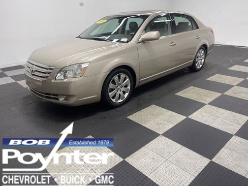 Used 2005 Toyota Avalon XLS image 1