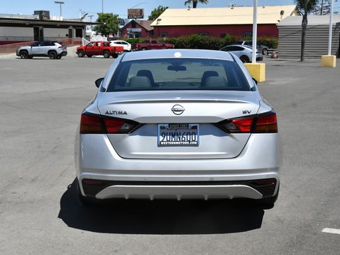 Used 2023 Nissan Altima 2.5 SV FWD image 7