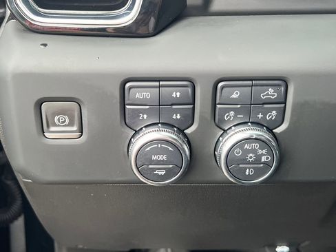 Used 2024 GMC Sierra 2500 Denali w/ Denali Reserve Package AWD/4WD image 29