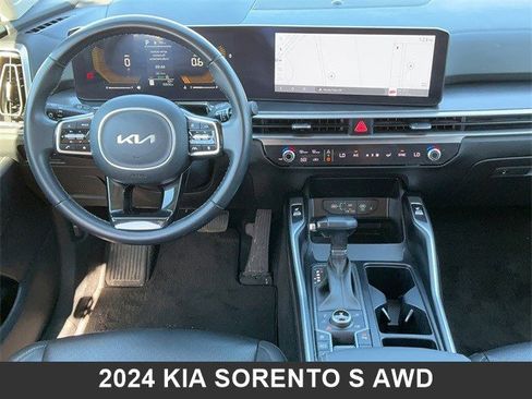 Used 2024 Kia Sorento S w/ Panoramic Sunroof Package image 11