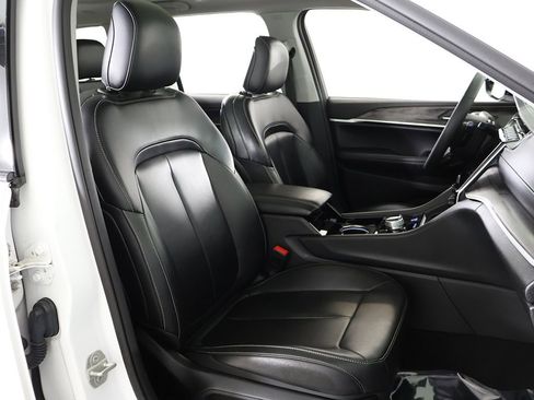 Used 2023 Jeep Grand Cherokee Limited w/ Black Appearance Package image 33