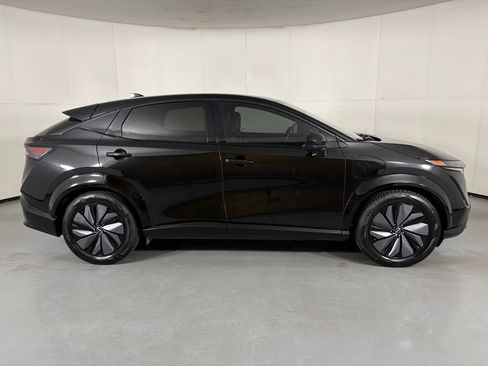 Used 2023 Nissan Ariya AWD image 9