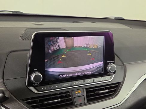 Used 2024 Nissan Altima 2.5 SR FWD image 17
