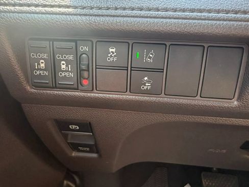 Used 2018 Honda Odyssey EX image 19