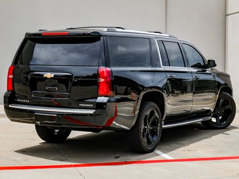 Used 2019 Chevrolet Suburban Premier RWD image 4