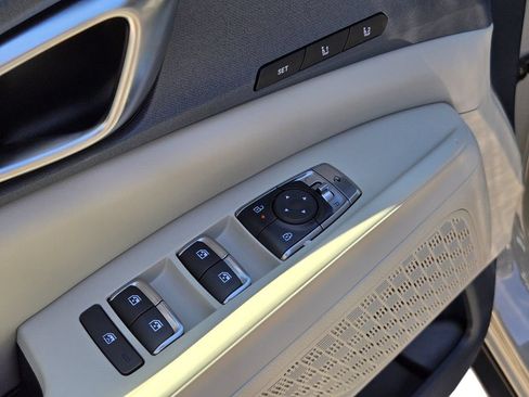 New 2026 Kia Carnival EX FWD image 16