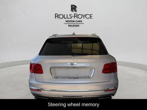 Used 2017 Bentley Bentayga AWD/4WD image 5