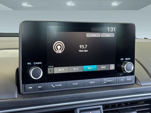 Used 2025 Honda Pilot Sport image 22