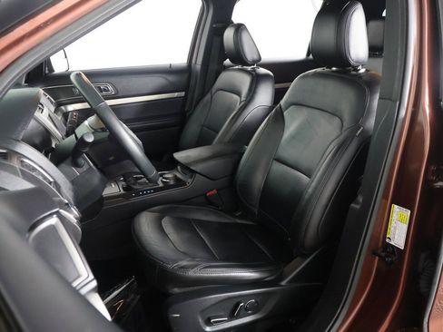 Used 2018 Ford Explorer XLT w/ Equipment Group 202A image 27