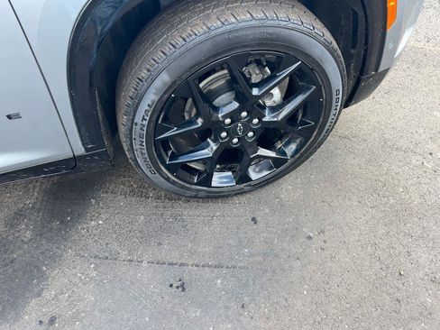 Used 2025 Chevrolet Traverse RS image 34