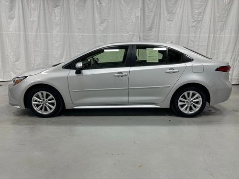 Used 2025 Toyota Corolla XLE image 4