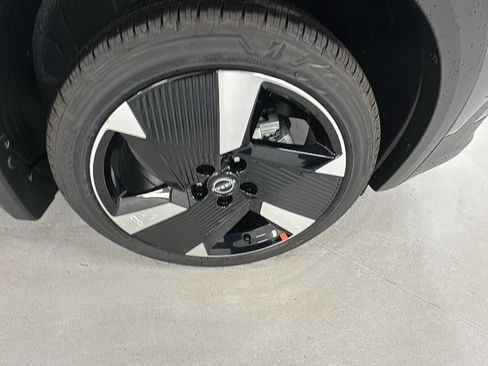 Used 2026 Nissan Kicks SR w/ Cold Weather Package AWD/4WD image 9