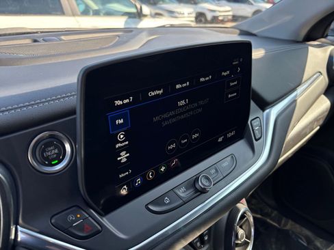 Used 2025 Chevrolet Blazer LT FWD image 21