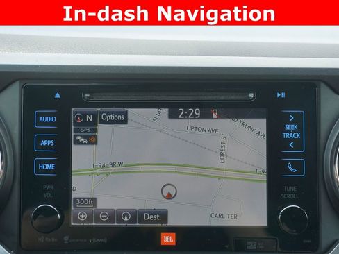 Used 2017 Toyota Tacoma TRD Off-Road AWD/4WD image 10