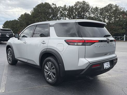 Certified 2025 Nissan Pathfinder S image 3