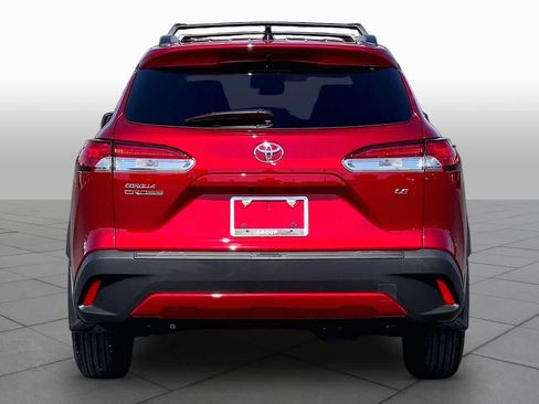 Used 2025 Toyota Corolla Cross LE FWD image 5
