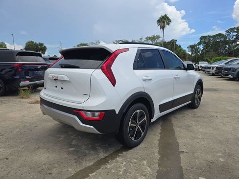New 2026 Kia Niro EX FWD image 8
