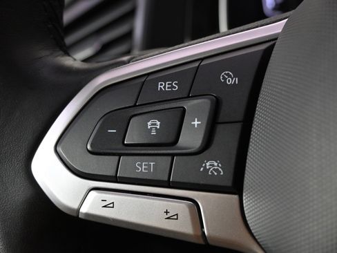 Used 2024 Volkswagen Jetta SEL image 31