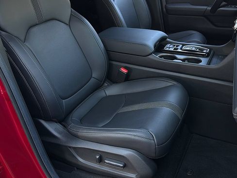 Used 2025 Honda Pilot Touring image 27