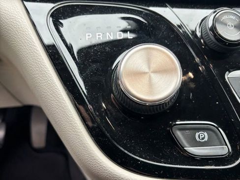 Used 2018 Chrysler Pacifica Touring Plus w/ Tire & Wheel Group image 54