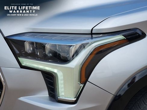 Used 2023 Toyota Sequoia Platinum AWD/4WD image 6
