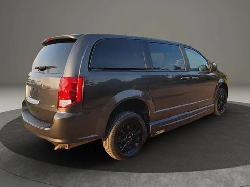 Used 2019 Dodge Grand Caravan SXT w/ Blacktop Package FWD image 4