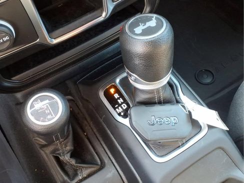 Used 2024 Jeep Wrangler Unlimited Sport AWD/4WD image 13
