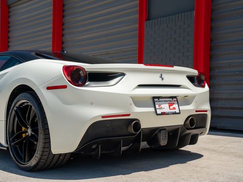Used 2016 Ferrari 488 GTB RWD image 13