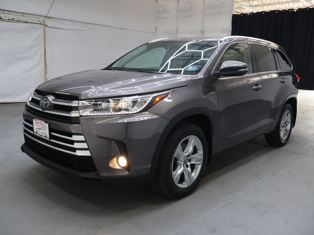Used 2018 Toyota Highlander Limited w/ Carpet Mat Package (TMS) AWD/4WD image 3