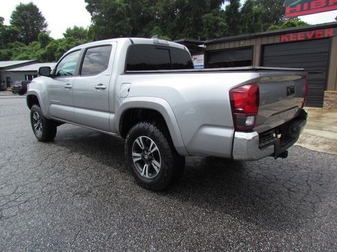 Used 2021 Toyota Tacoma SR5 RWD image 3