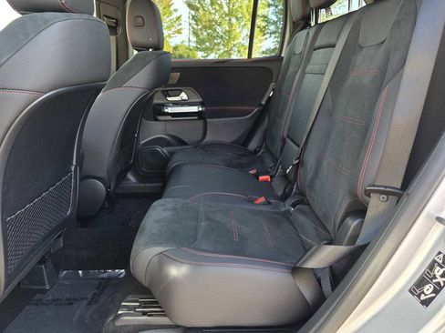 Used 2025 Mercedes-Benz GLB 250 image 15