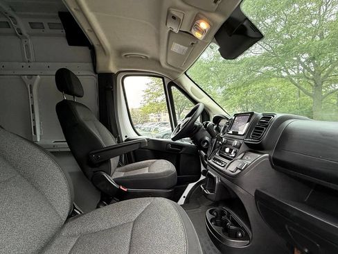 Used 2025 RAM ProMaster 2500 w/ Convenience Group FWD image 18